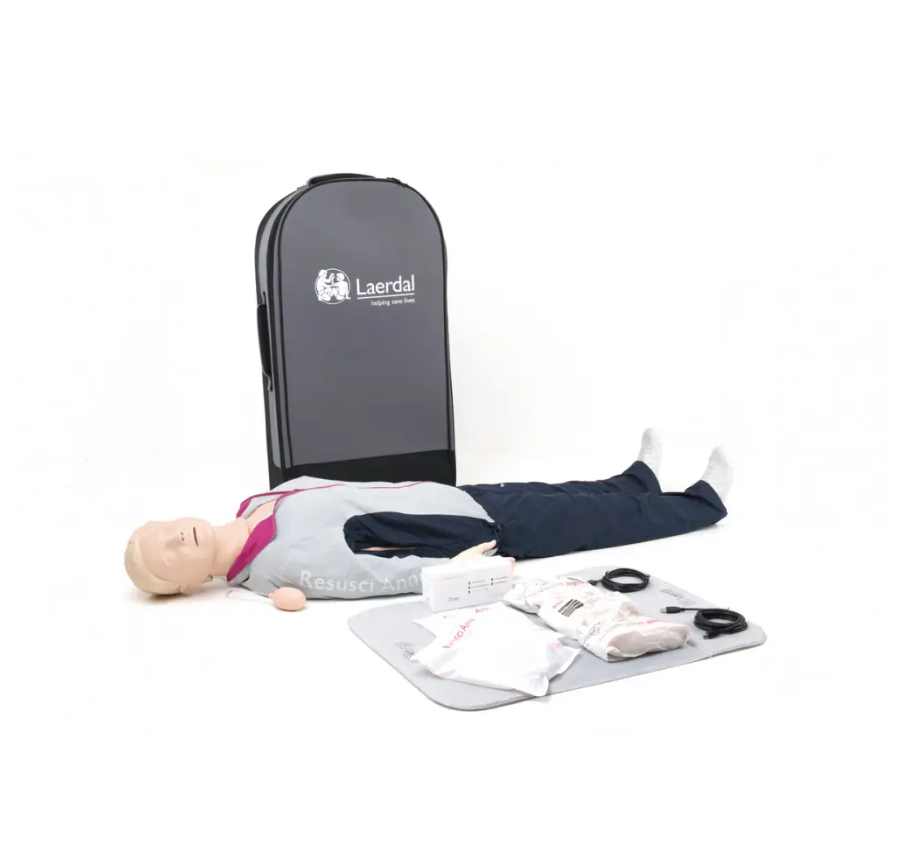 Fantom osoby dorosłej do nauki resuscytacji Resusci Anne QCPR.png