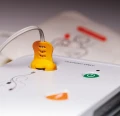 Defibrylator szkoleniowy Laerdal AED Trainer 2.png